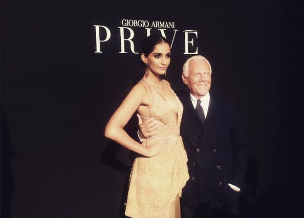 VOGUE India : @sonamakapoor met Giorgio Armani at the Armani Prive show and here's what she had to say! http://bit.ly/1toqME4 -twitter