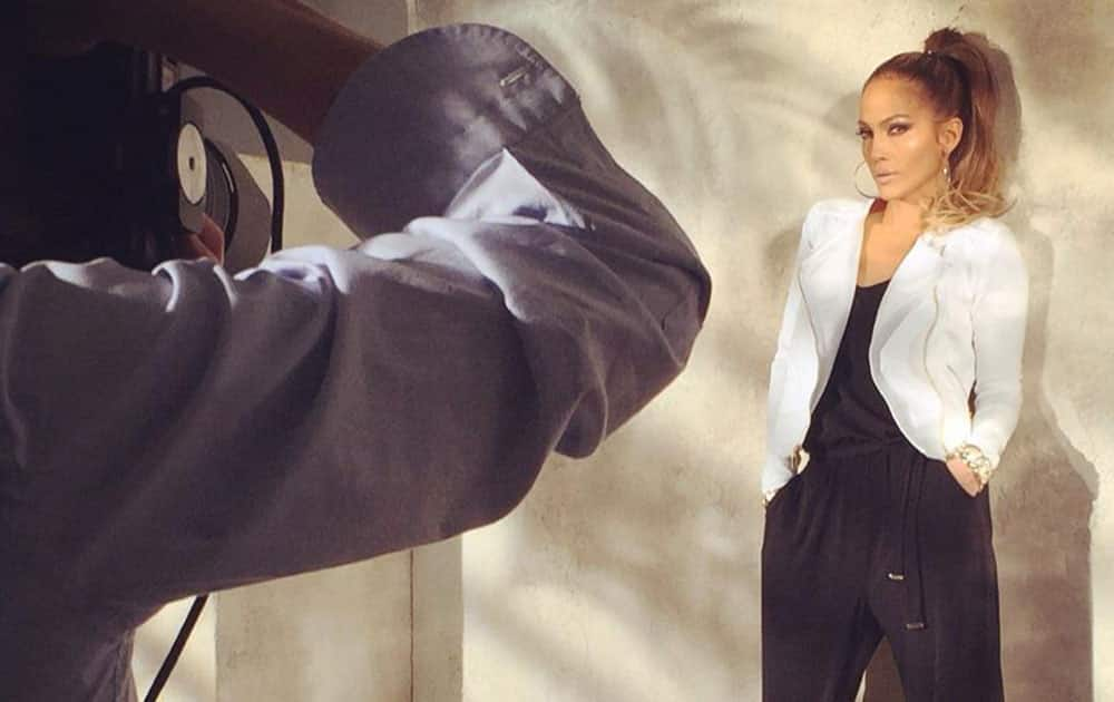 Jennifer Lopez ‏-: Behind the scenes from my shoot today with @Kohls... #staytuned #jlocollection #kohls pic.twitter