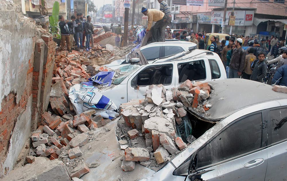 A hospital wall collapses in Kanpur.