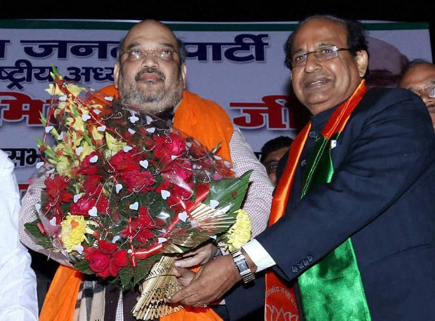 BJP President Amit Shah welcomed by Jagdish Mukhi during an election campaign meeting.