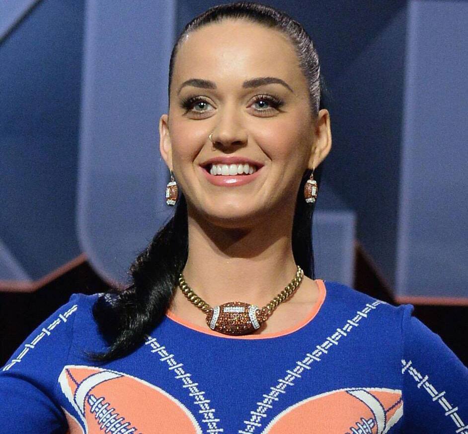 KATY PERRY :- ...Also if u wanna complete the lewk w/the necklace & earrings I wore to the press conference! http://www.claires.com/ProductDetails.ice?ProductID=3333345 -twitter