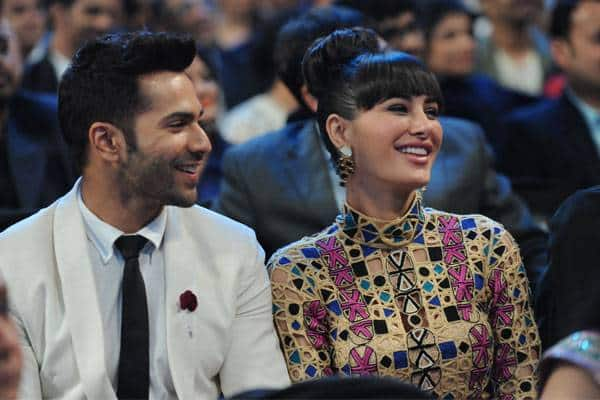 Varun Dhawan :- Exclusive PIC : @Varun_dvn and @NargisFakhri at #BritanniaFilmfareAwards :) twitter