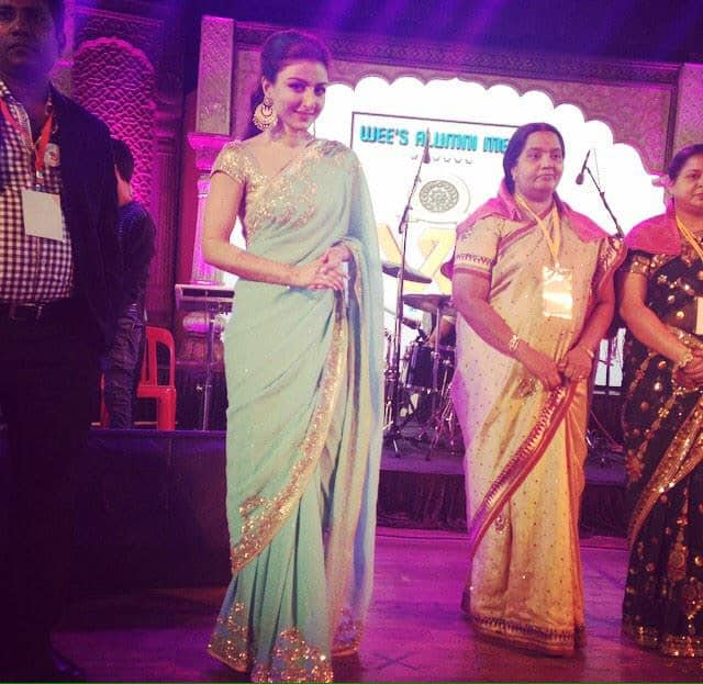 My first time on stage as Soha Ali Khan Kemmu - at the Wagle Estate Education Society Alumni Meet - twitter @sakpataudi