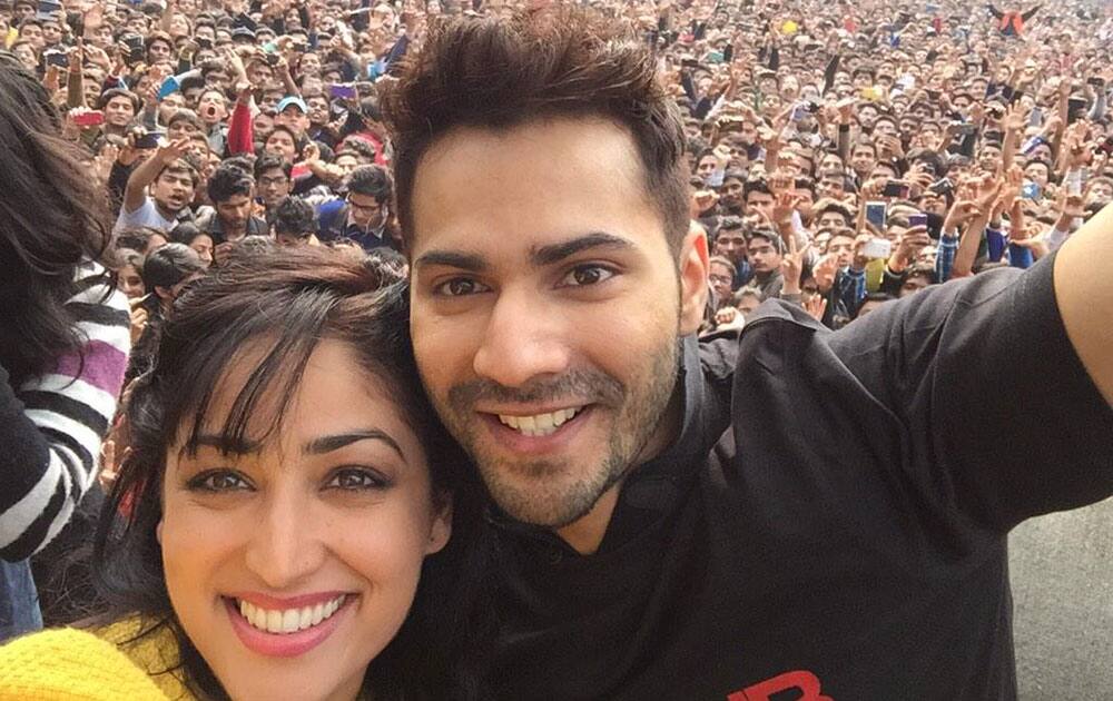 Yami Gautam :- Thank you Ram Jas college for your love ! Ajj Taan jee karda !! @Varun_dvn #BADLAPUR20thFEB -twitter