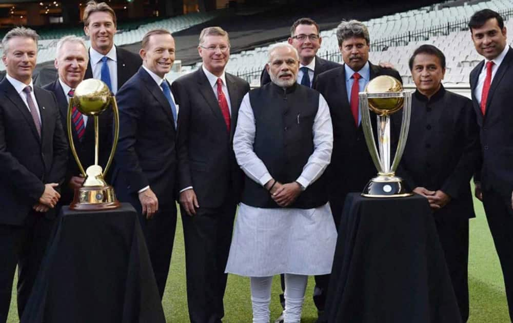 Australia PM Tony Abbott (5th from left) and Indian PM Narendra Modi (6th from left) with legendary cricketers and the World Cup 2015 trophy at the Melbourne Cricket Ground.