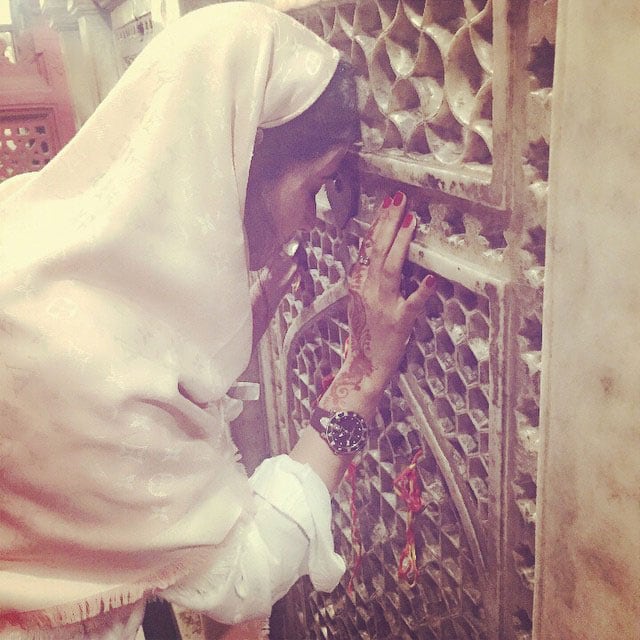 sonal chauhan :- Dargah Hazrat Khwaja Syed Nizamuddin Aulia R.A.... Thank u Allah!!! #nizamuddindargah -instagram