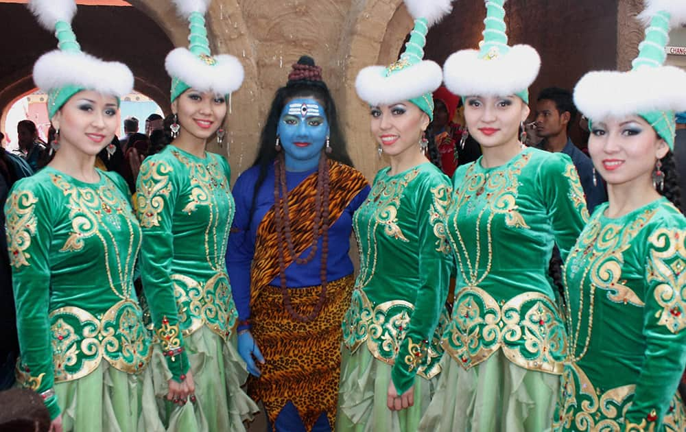 Foreign artists at the Surajkund International Craft Mela in Faridabad, Haryana.