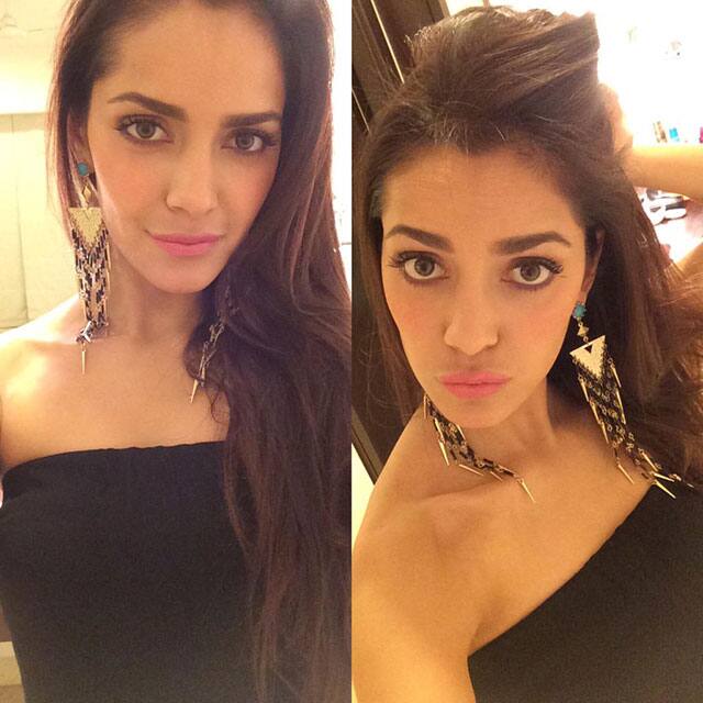 Shazahn Padamsee :- My look for the Times Food Awards tonight! #doubleselfie -instagram