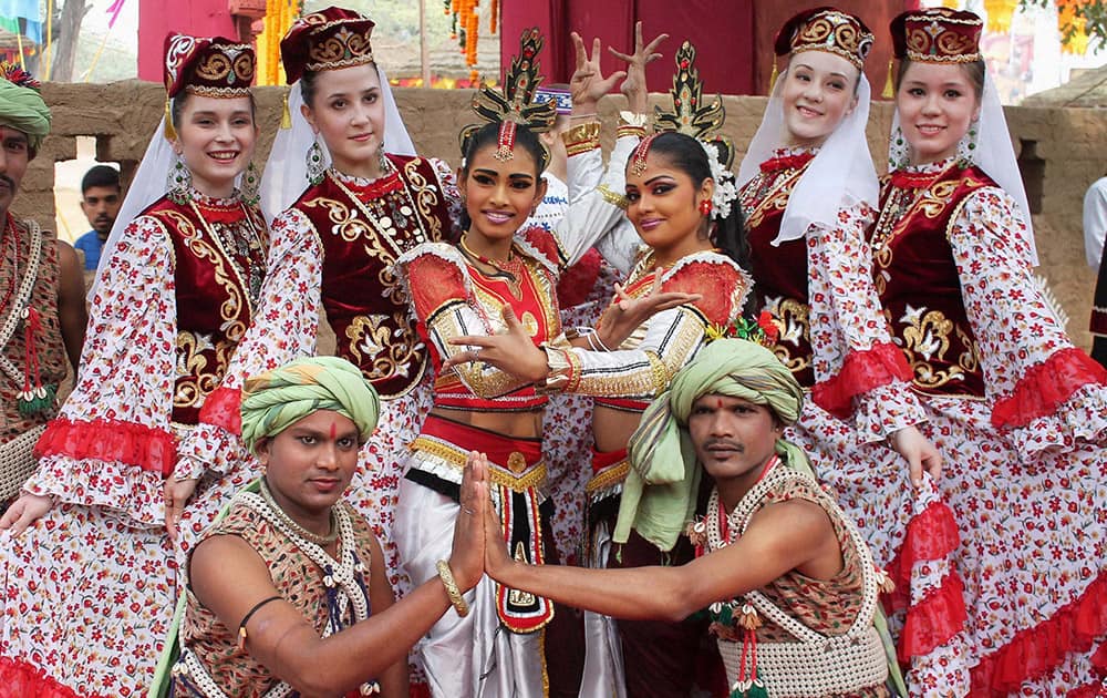 Russian and Sri Lankan artists perform at the chaupal during International Crafts Mela in Surajkund, Haryana .