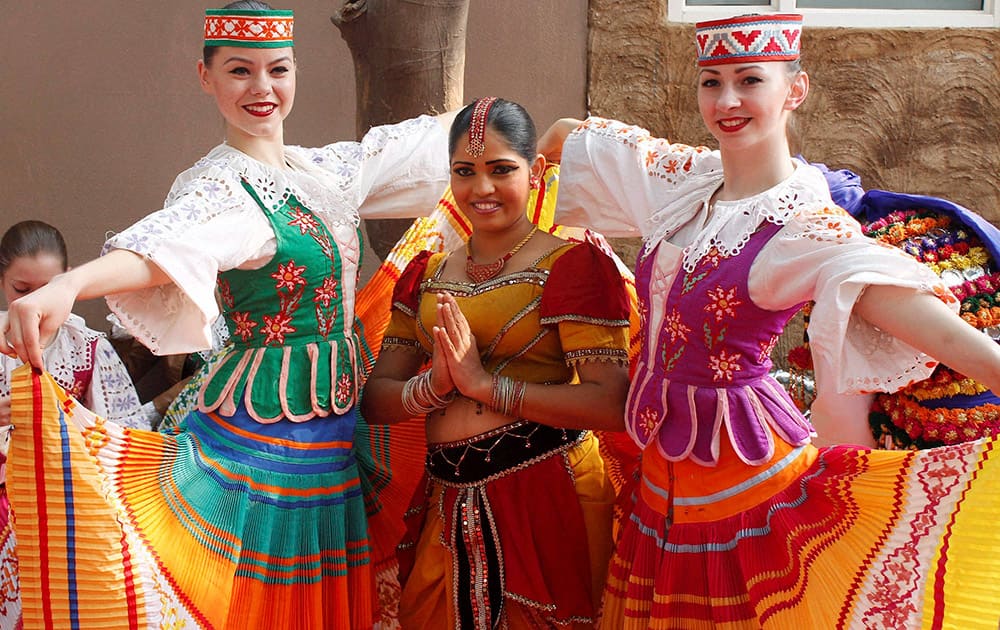 Russian artists with folk artists during International Crafts Mela in Surajkund, Haryana.