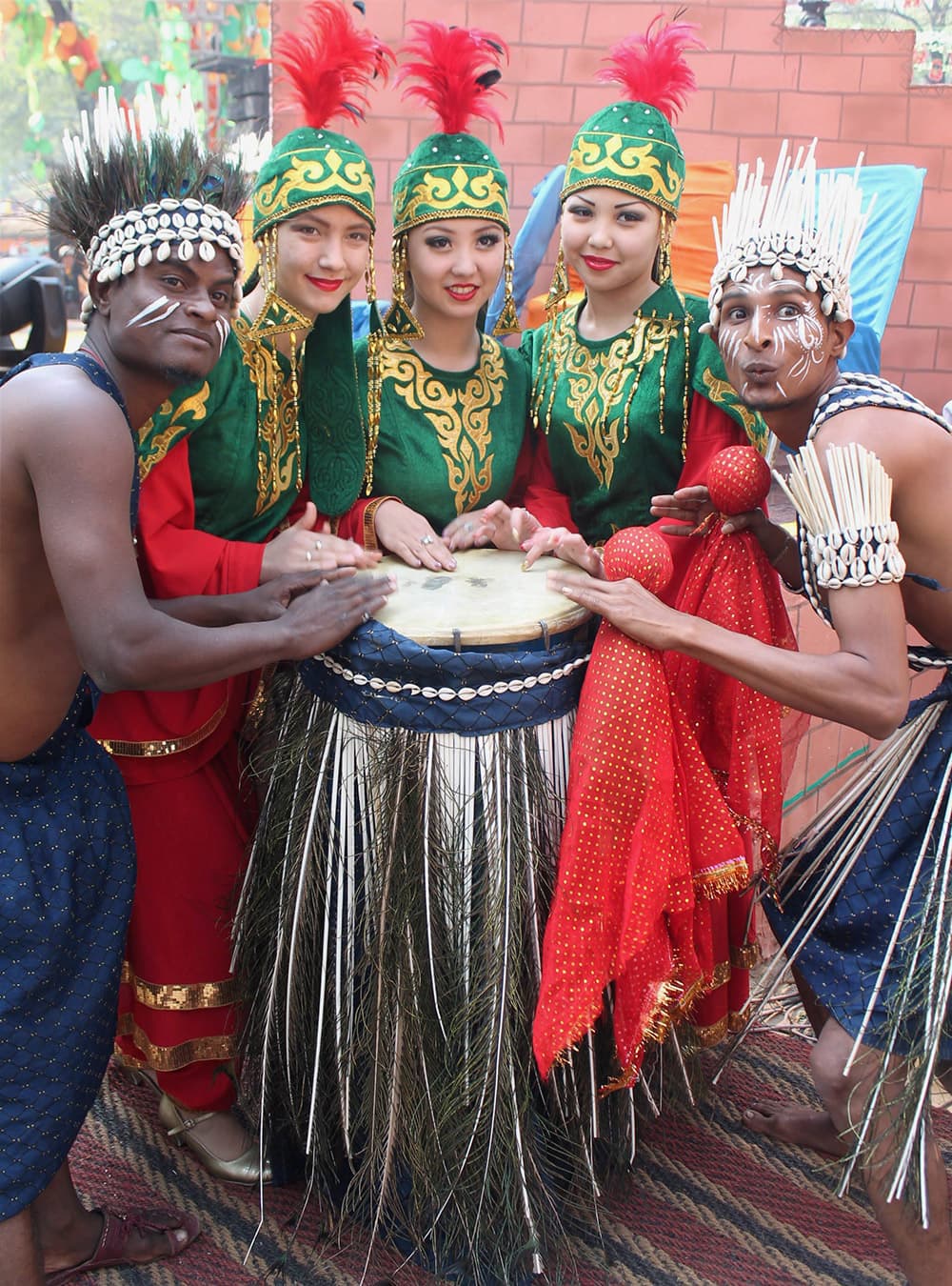 Folk artists at the Surajkund International Crafts Mela in Faridabad, Haryana.