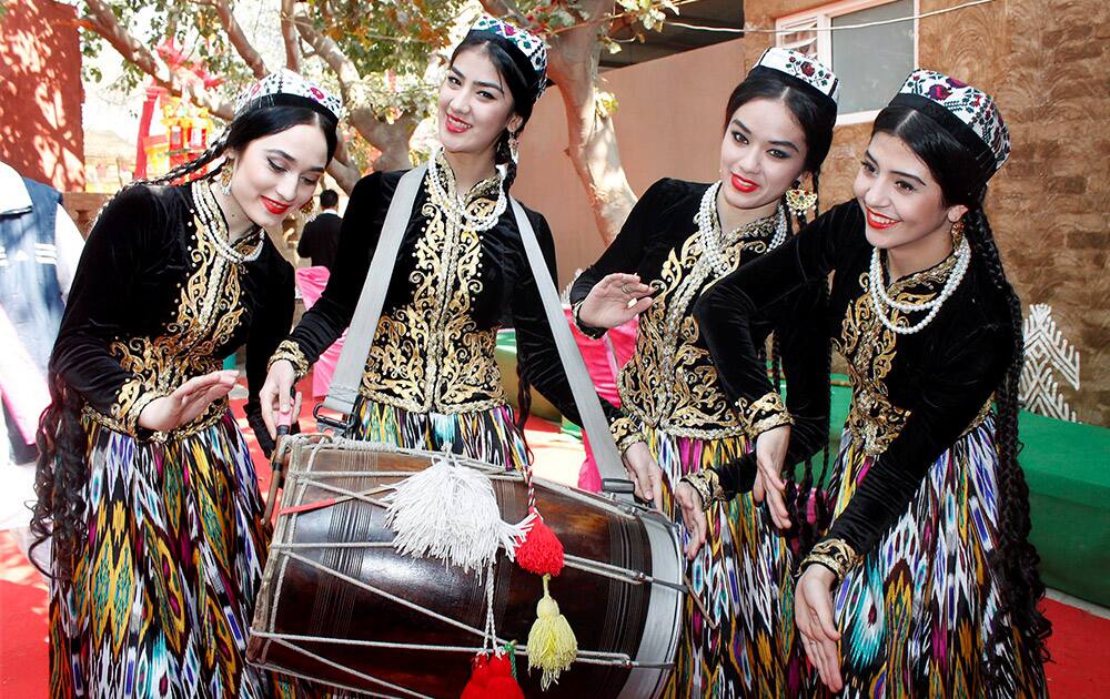 Folk artists at the Surajkund International Crafts Mela in Faridabad,Haryana.