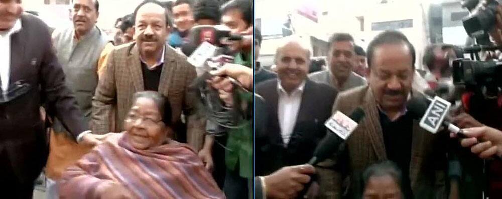 Dr.Harshvardhan and his mother cast their votes #DelhiVotes 