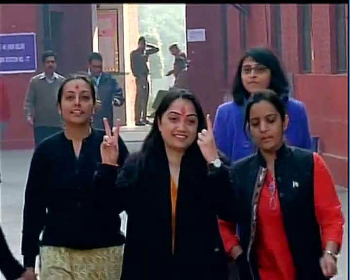 BJP's candidate from New Delhi Nupur Sharma(contesting against Arvind Kejriwal) casts her vote  -twitter