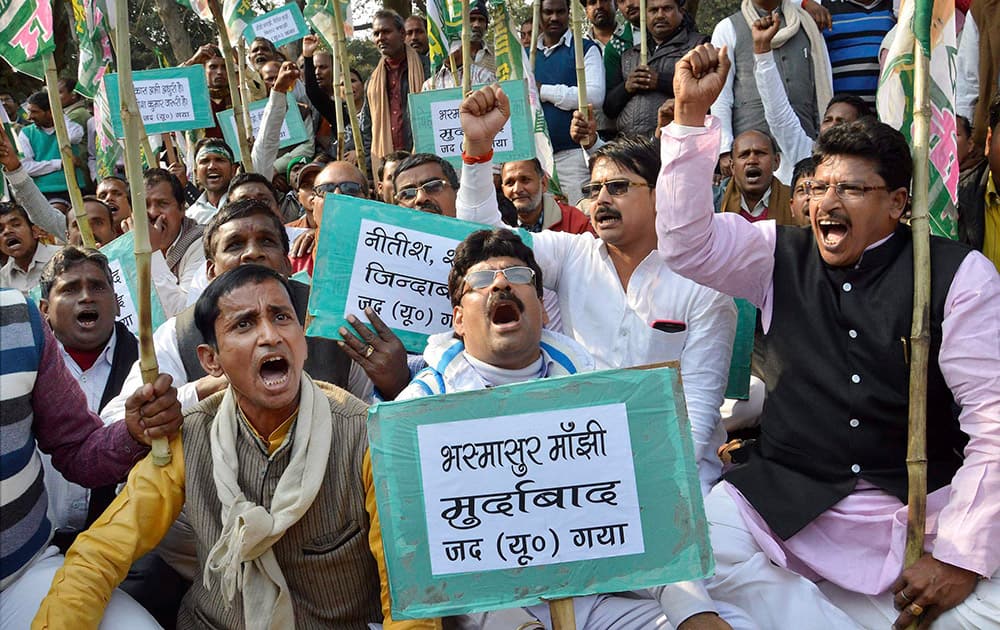 JD(U) leaders demonstrate outside the residence of Bihar CM Jitan Ram Manjhi in Patna.