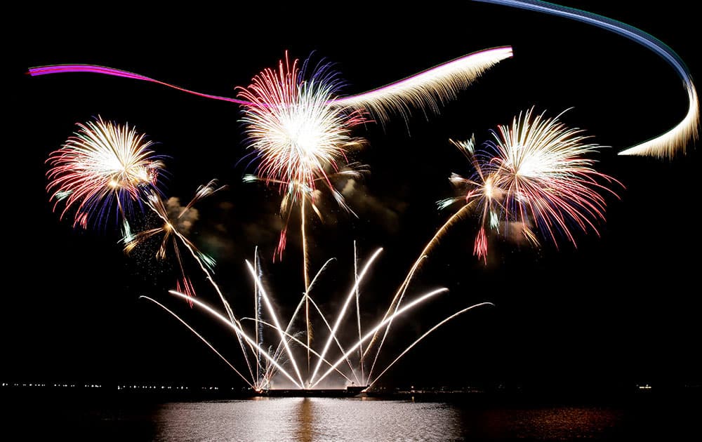 Fireworks from the Philippines light up the sky at the start of the 6th Pyro musical competition at the Mall of Asia shopping complex at suburban Pasay city south of Manila, Philippines. 