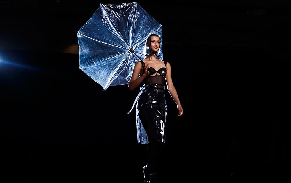 A model displays an Autumn/Winter design by Andres Sarda at Madrid's Fashion Week.