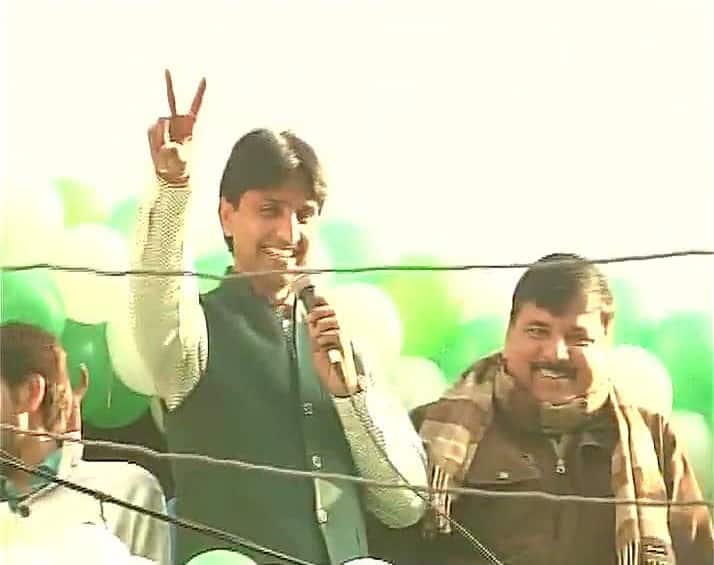 AAP leaders Kumar Vishwas & Sanjay Singh at party office in Delhi. Pic Courtesy:Twitter