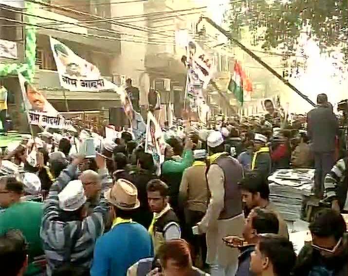 Celebrations outside AAP office  in Delhi. Pic Courtesy:Twitter