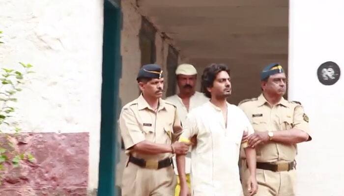 Watch: Making of Nasik jail sequence in &#039;Badlapur&#039;!