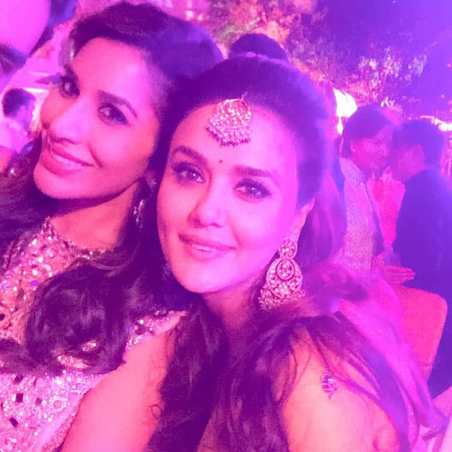 PREITY ZINTA CATCHES UP WITH SOPHIE -twitter