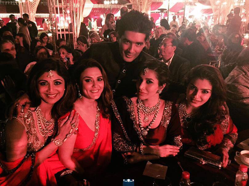 MANISH WITH SHILPA SHETTY, PREITY, RAVEENA, SOPHIE-twitter