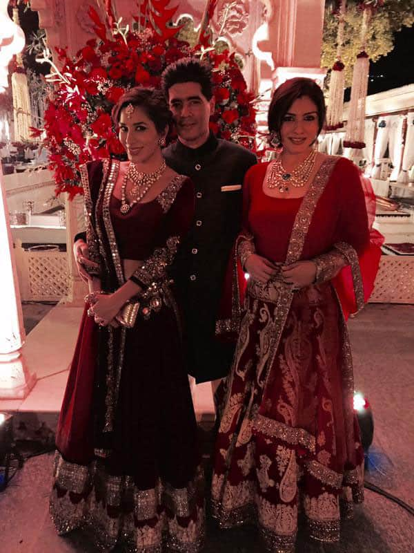 MANISH MALHOTRA POSES WITH SOPHIE AND RAVEENA-twitter