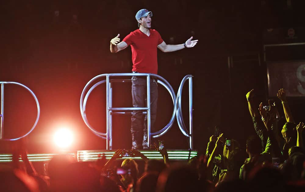 Enrique Iglesias performs on stage at the Pitbull and Enrique Iglesias concert at Staples Center.