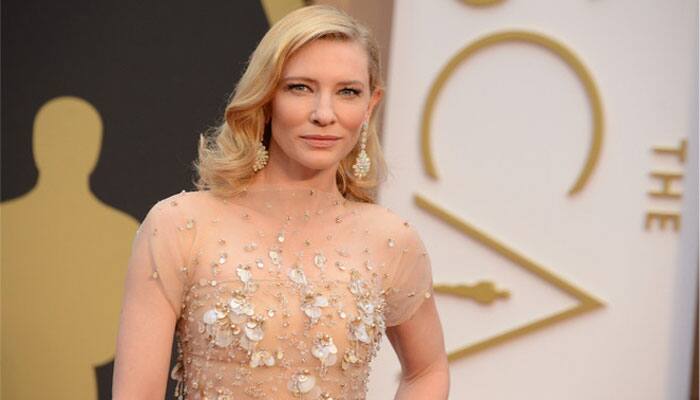 Cate Blanchett goes barefoot at &#039;Cinderella&#039; Berlin premiere