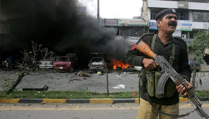 Suicide attack at Police Lines in Lahore kills 8; Pak Taliban claims responsibility