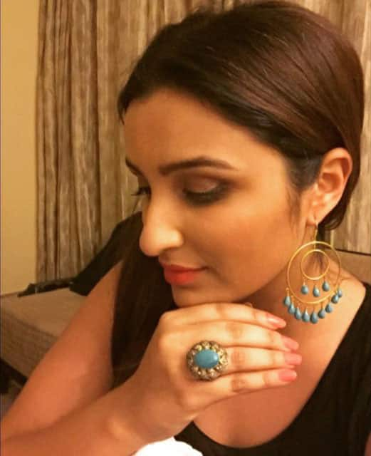 Parineeti Chopra :- Gift from my sister!!!! @priyankachopra #PreciousJewelleryPreciousGift    ‏-instagram