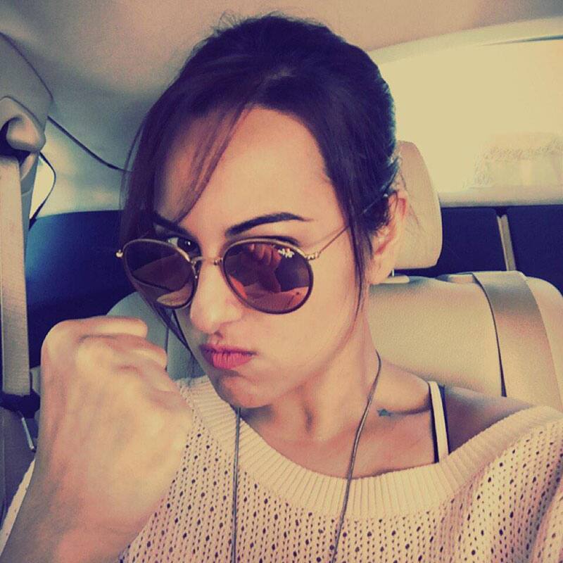 Sonakshi Sinha ‏:- RAGHU! @Varun_dvn This is my #Badlapur selfie... Mudder kele!! #BADLAPURthisFRIDAY all the best! U gonna kill it. -twitter