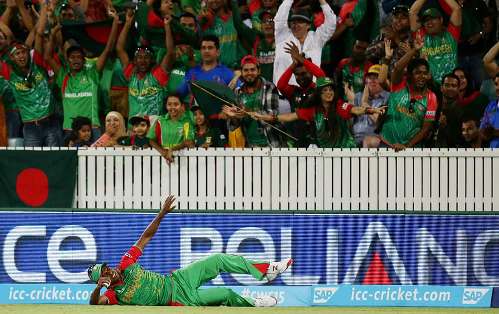 Bangladesh’s Rubel Hossain reacts after injuring himself while taking a catch to dismiss Afghanistan’s Nawroz Mangal during their Cricket World Cup Pool A match in Canberra, Australia.