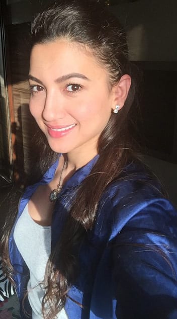 gauahar khan :- Beautiful morn fr a beautiful new experience... In sha Allah.. Wish me luck guys... #main ta chali aa...#pollywood #excited #prayers #love -instagram