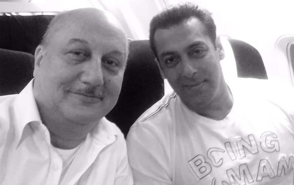 It was wonderful to spend an hour in the flight without any distractions with @BeingSalmanKhan.:) #GreatConversation - twitter @AnupamPkher