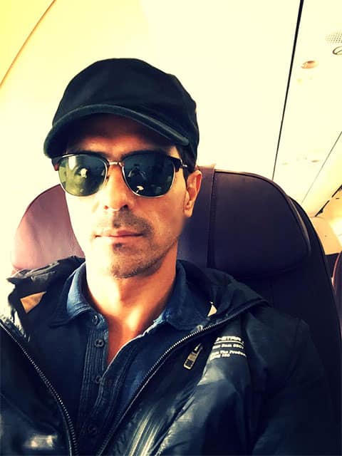 Enroute to Ahmedabad.Spinning there tonight.Tata Vistara airline is amazing.So is the crew. Let's party. - twitter @rampalarjun