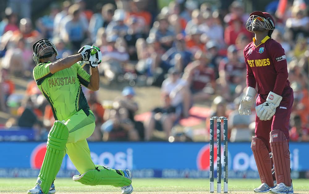 Pakistan's Sohail Khan looks up as West Indies wicketkepper Denesh Ramdin looks on during their Cricket World Cup match in Christchurch