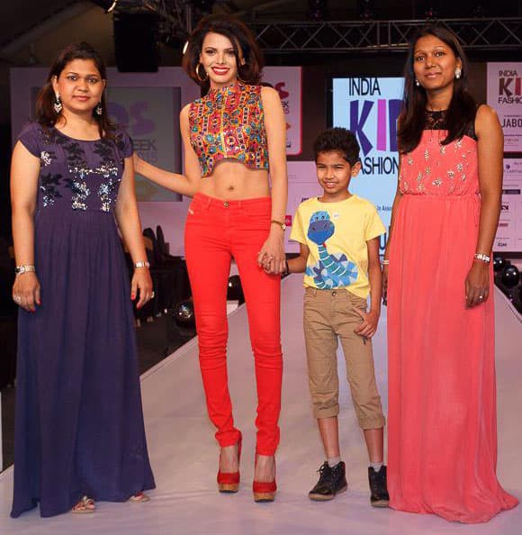 SHERLYN CHOPRA :- With Pooja, Rachna n the little showstopper at  #IndiaKidsFashionWeek...  Kids understand #fashion much better than us! -twitter
