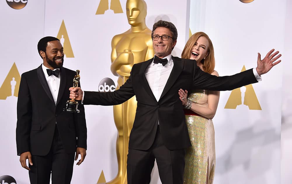 Chiwetel Ejiofor, from left, Pawel Pawlikowski and Nicole Kidman pose in the press room with the award for best foreign language film for “Ida” at the Oscars, at the Dolby Theatre in Los Angeles. 