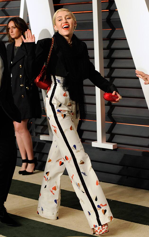 Miley Cyrus arrives at the 2015 Vanity Fair Oscar Party.