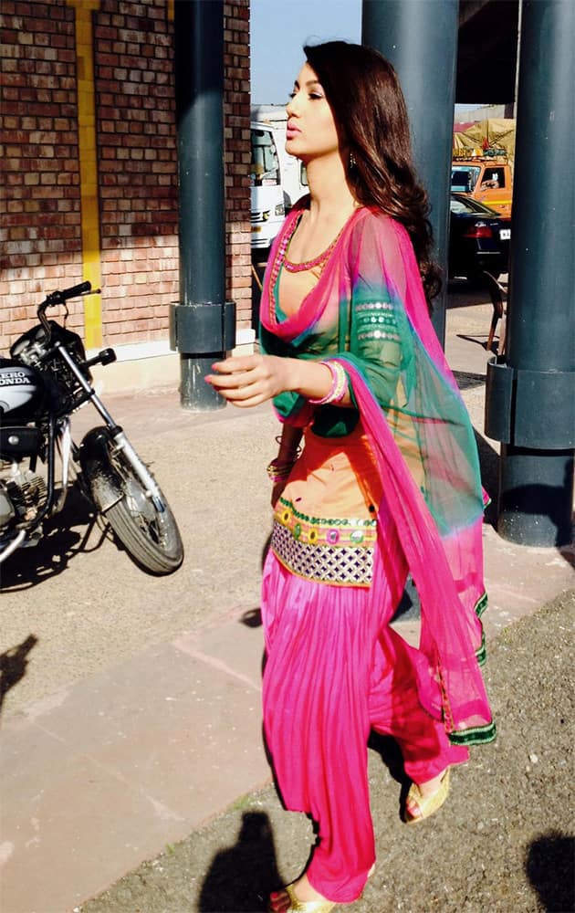 Dressed in patiala salwar @GAUAHAR_KHAN looks every bit the Punjabi kudi. She shoots for her first Punjabi film - twitter