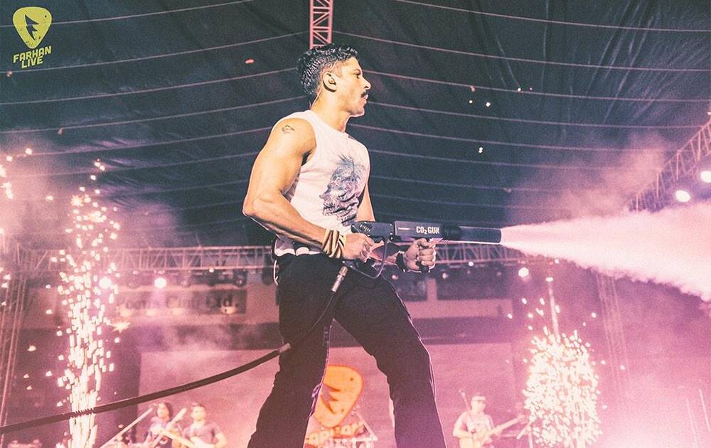 Last night @FarhanLiveBand in Pune was smokin'!! - twitter @FarOutAkhtar