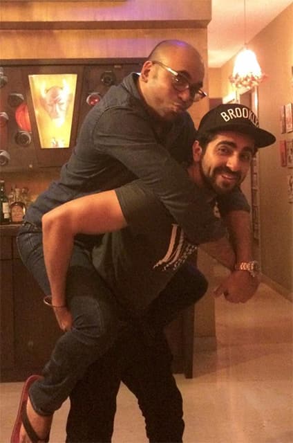 #DumLagaKeHaisha with @ayushmannk (don't try these stunts without professional training) - twitter @ayushmannk