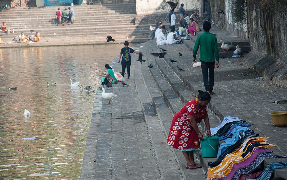 For those who are interested, hunt for some historic imprints like steps bearing ancient inscriptions along the south and west stairs of Banganga. 