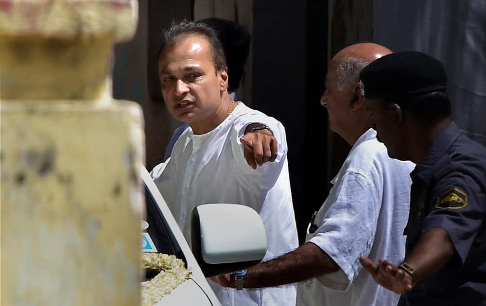 Industrialist Anil Ambani attending the cremation of his brother-in-law Bhadrashyam Kothari in Chennai. 53-yr-old Kothari died in the US on Sunday morning after a prolonged illness. 