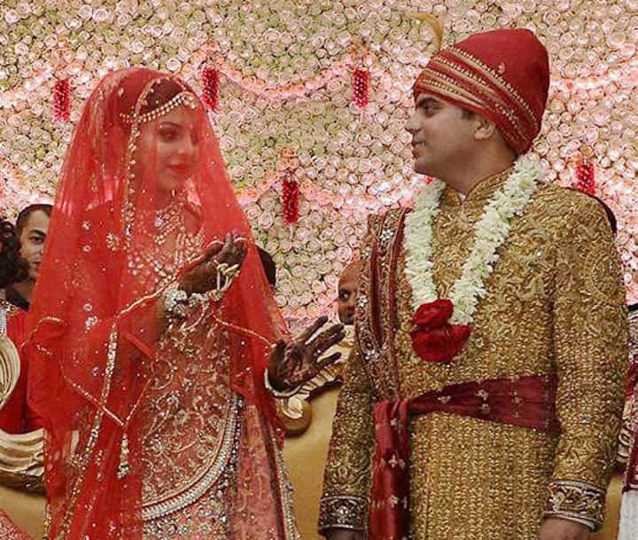 Tej Pratap Singh Yadav, grand-nephew of SP chief Mulayam Singh Yadav and Raj Laxmi, daughter of Lalu Prasad, at their wedding ceremony.