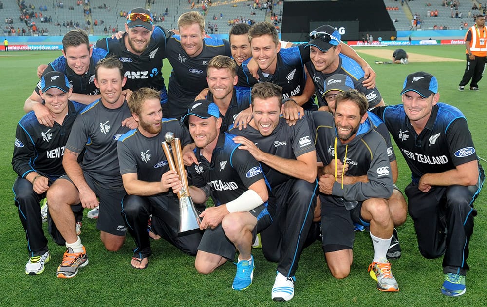 New Zealand team pose with the Chappell Hadlee after defeating Australia in their Cricket World Cup match in Auckland.