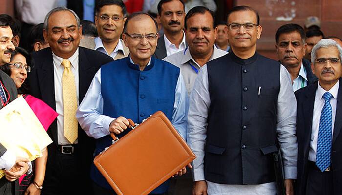 Union Budget 2015 reactions: BJP lauds Jaitley&#039;s &#039;clear vision&#039;, Congress terms it &#039;dhanwapsi&#039; to corporates