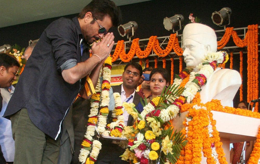 Anil Kapoor pays tribute to a statue of Pt Madan Mohan Malviya during the youth festival at Banaras Hindu University in Varanasi.