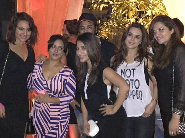 #AboutLastNight @sonakshisinha @realpreityzinta @divyadutta25 & @CastingChhabra ki top #BadlapurSuccessParty #fun - Twitter‏@Sophie_Choudry